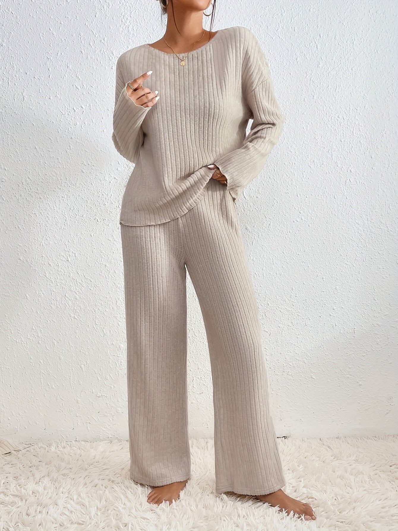LINJA Stockholm™ | Elegant set för kvinnor med ribbad tröja och rak ben