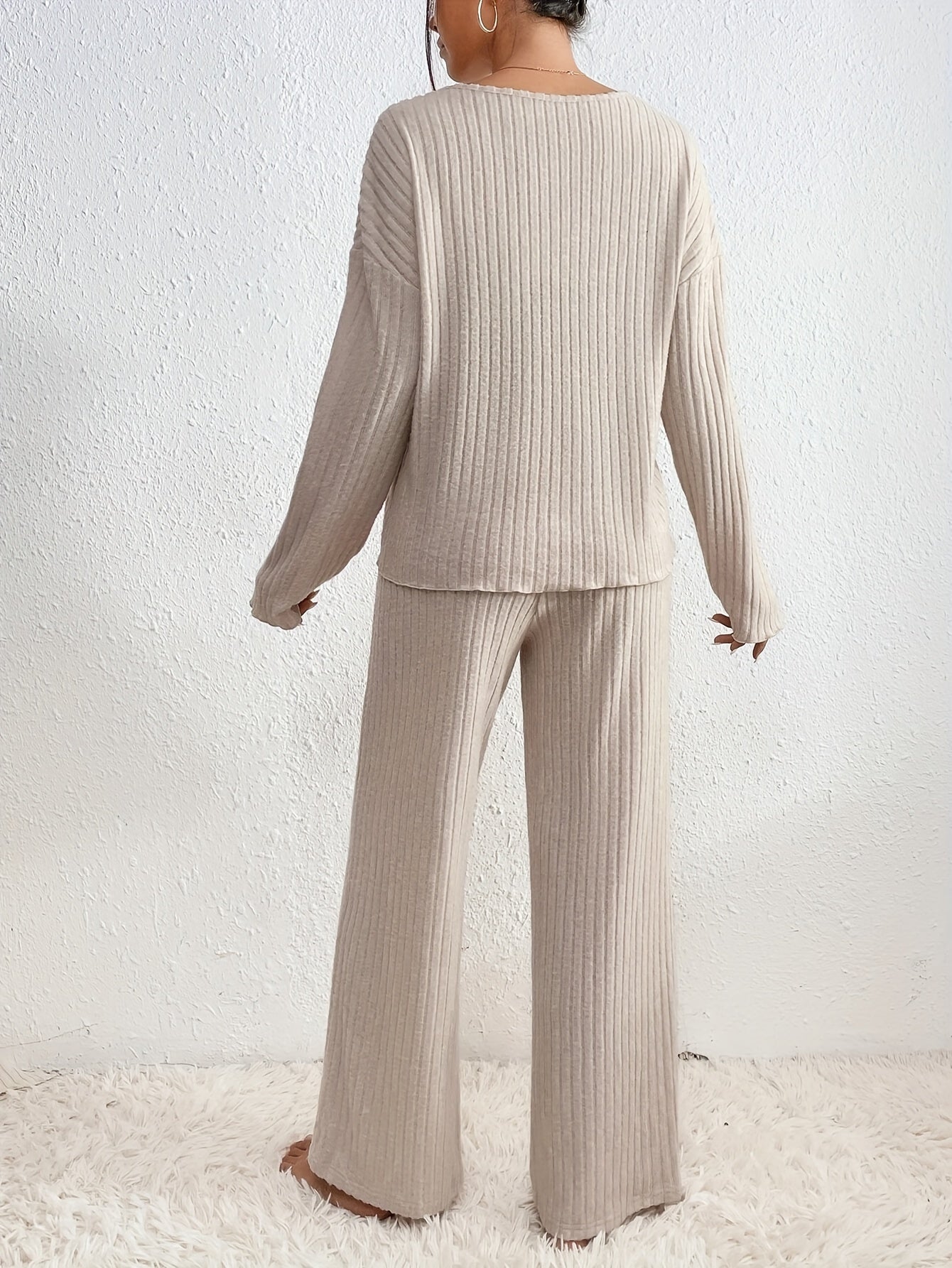 LINJA Stockholm™ | Elegant set för kvinnor med ribbad tröja och rak ben