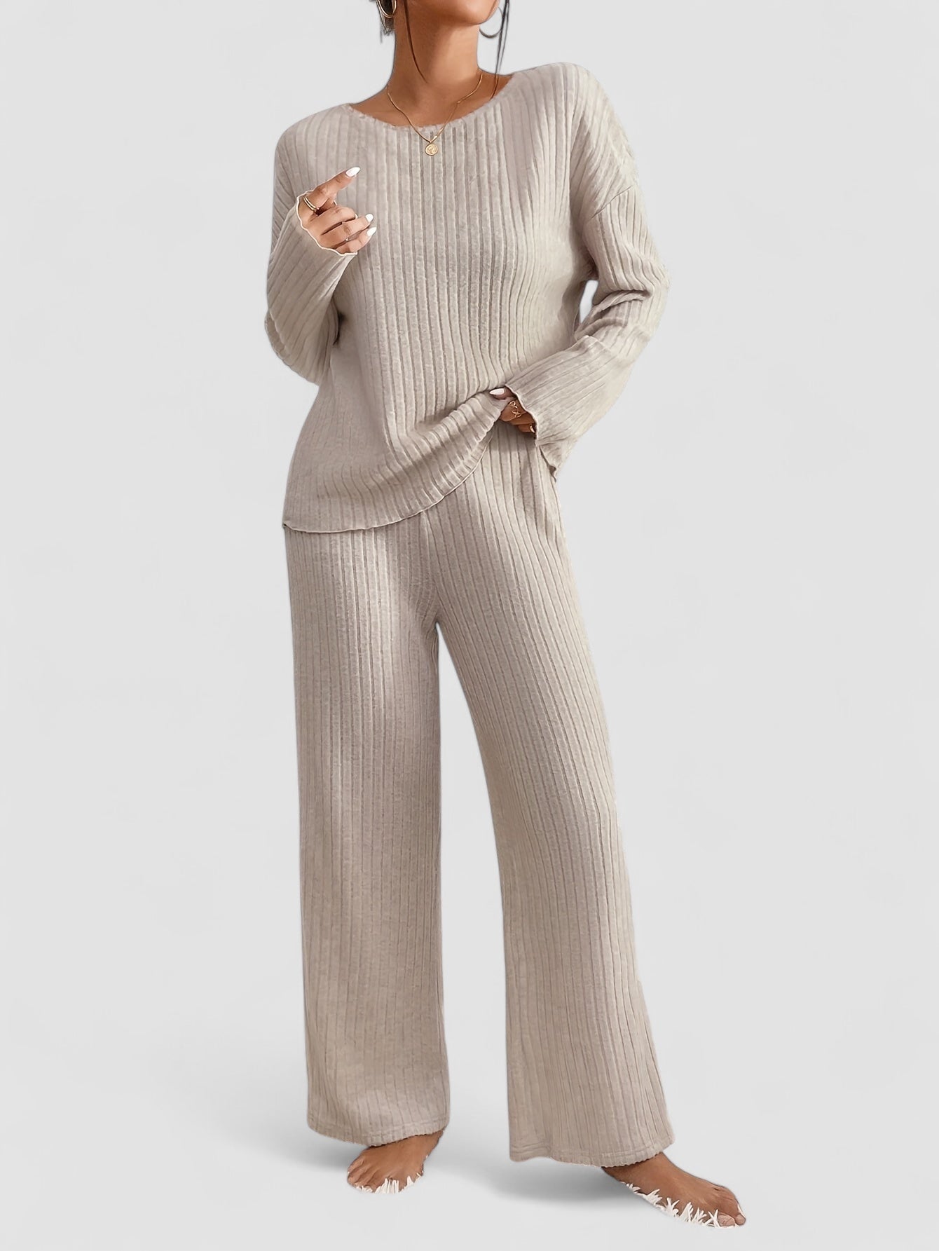 LINJA Stockholm™ | Elegant set för kvinnor med ribbad tröja och rak ben