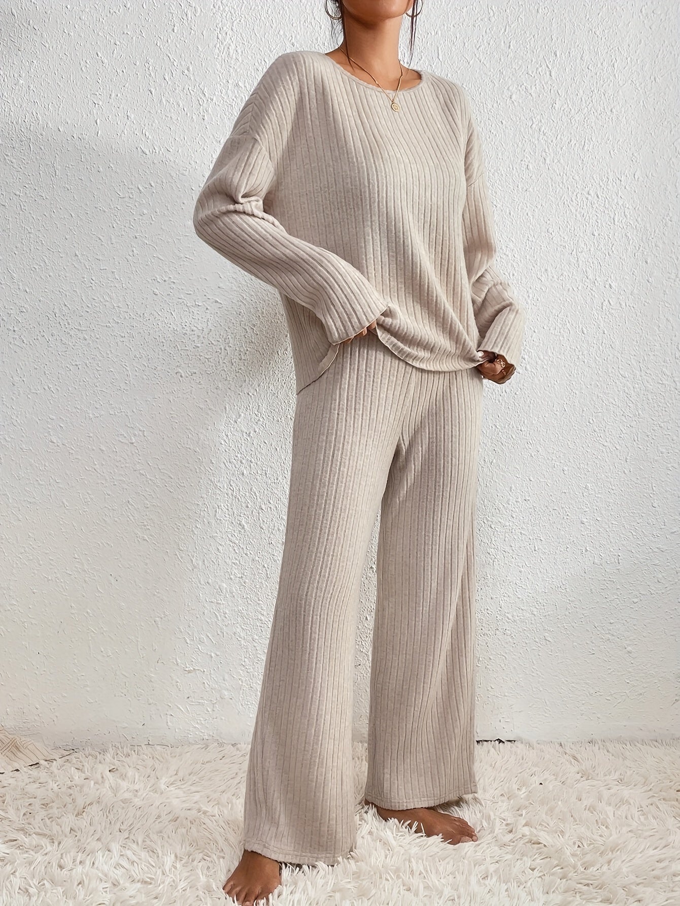 LINJA Stockholm™ | Elegant set för kvinnor med ribbad tröja och rak ben